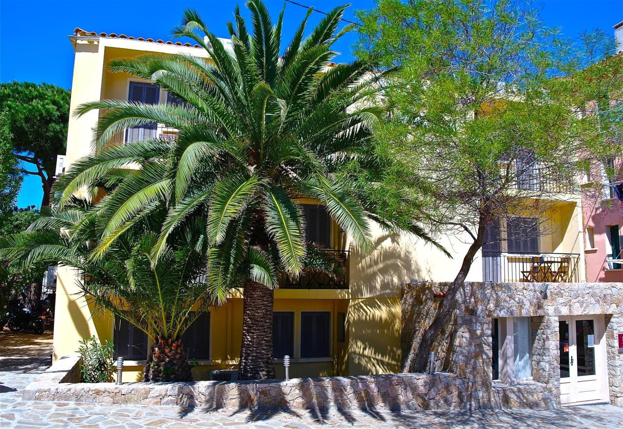 Hotel Le Grillon LʼÎle-Rousse Exterior foto